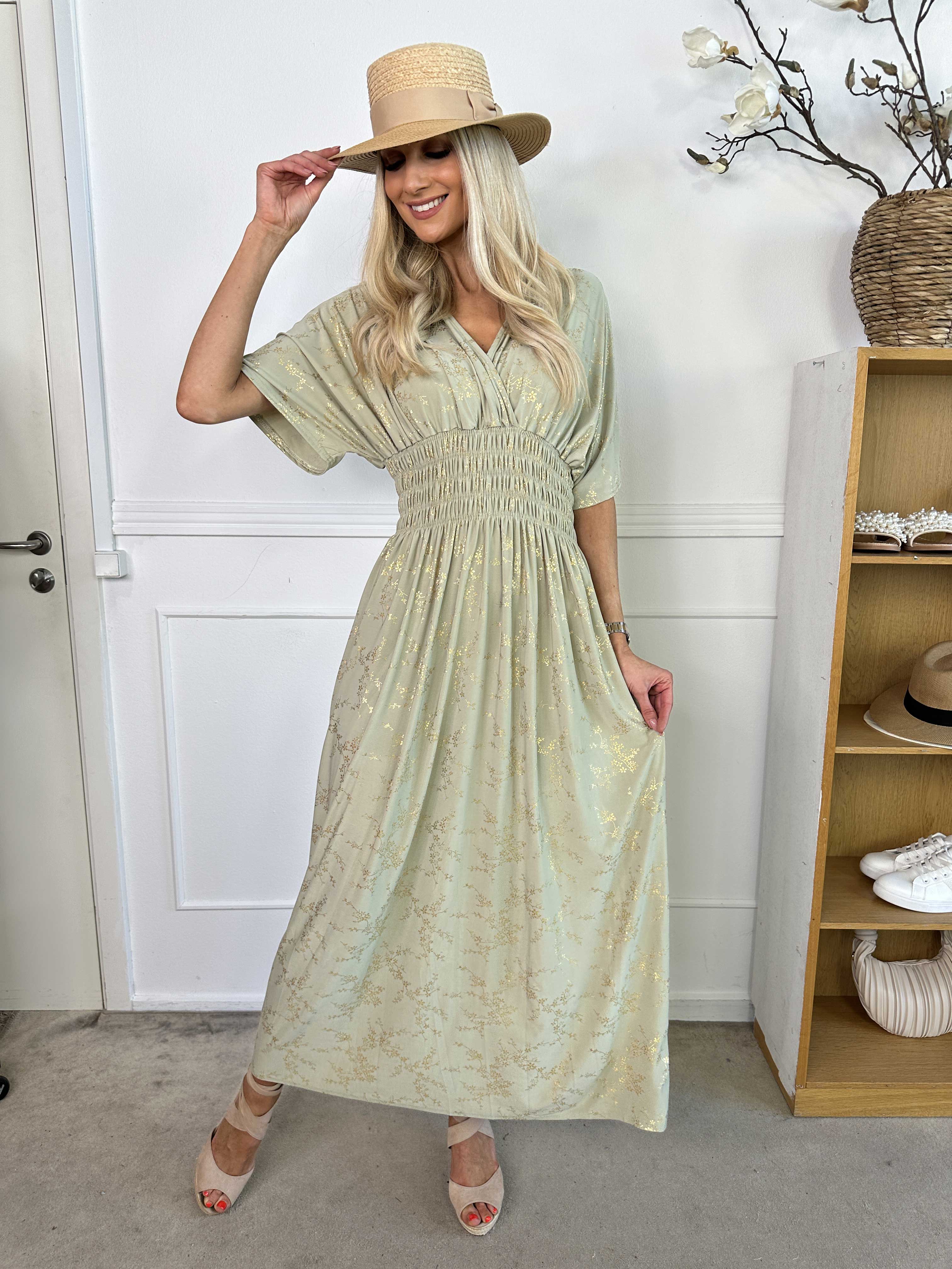 Pams Gold - Ensfarvet kjole i elastisk stof med gulddetaljer